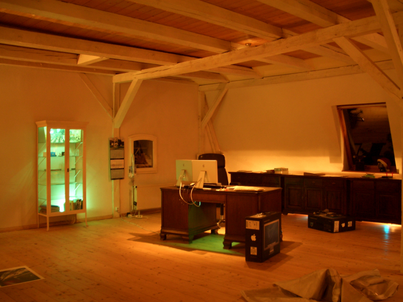 Bezug der Firmenräume - Der Apple hält Einzug